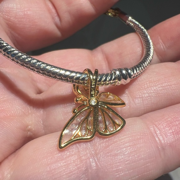 Stunning Gold Butterfly Pendant/Charm - Picture 11 of 13